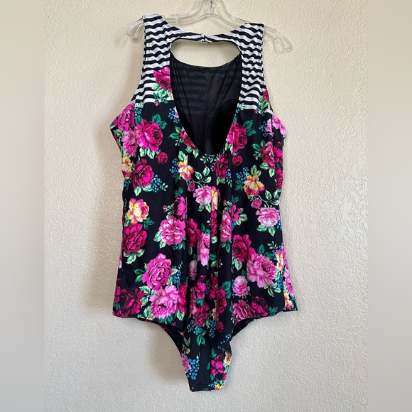 Torrid Swimsuit High Neck woman’s plus size 6 Floral One Piece Summer Beach - Picture 3 of 12